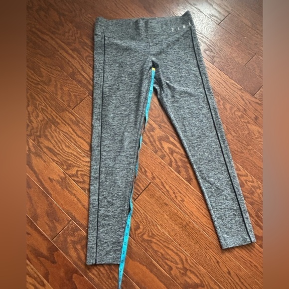 Victoria Secret Pink Yoga leggings Heather grey. Women’s size medium. Like new! - Picture 4 of 8